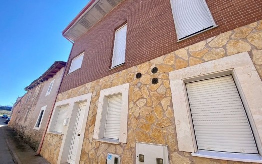 Casa de tres plantas en venta en Buniel, en Burgos